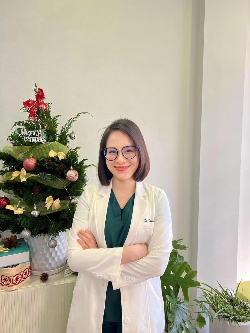 Bác sĩ da liễu Nguyễn Vân Anh