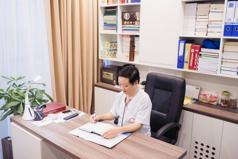 Bác sĩ da liễu Phạm Hồng Lãnh
