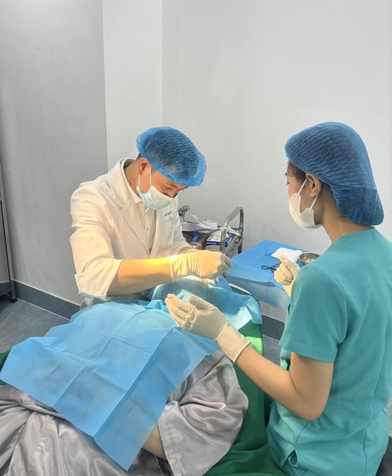 Bác sĩ da liễu Nguyễn Phúc Anh