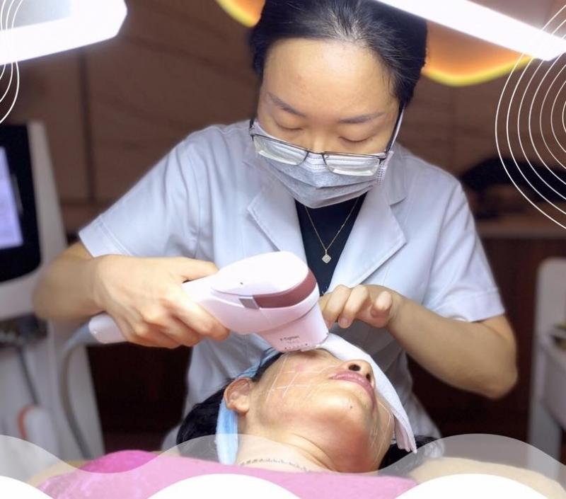 Bác sĩ da liễu Phương Quỳnh Hoa