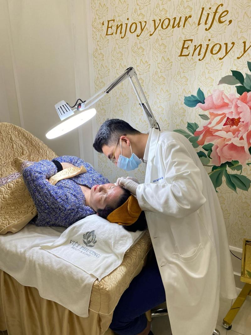 Bác sĩ da liễu Nguyễn Xuân Việt