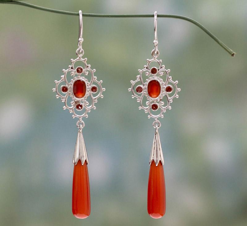 Đồ phong thủy mang lại may mắn cho cung Bạch Dương năm 2023 là đá Carnelian đỏ