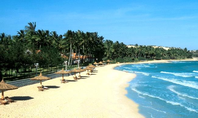 Bãi tắm tuyệt đẹp trên biển Mỹ Khê.