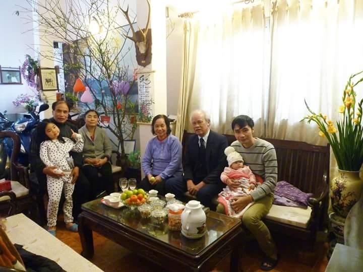Nhà báo, bình luận viên bóng đá Đình Khải tại nhà riêng