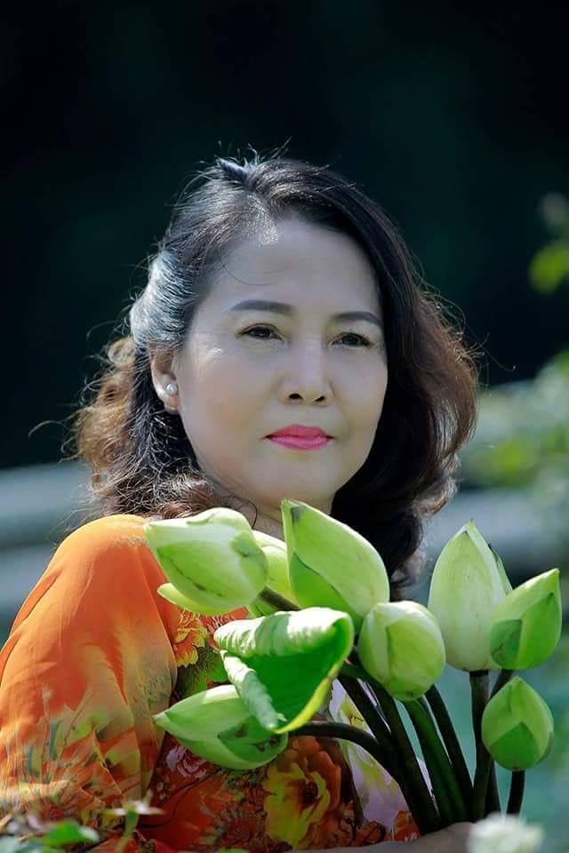 Ảnh chân dung nhà thơ Trần Diệu Hương