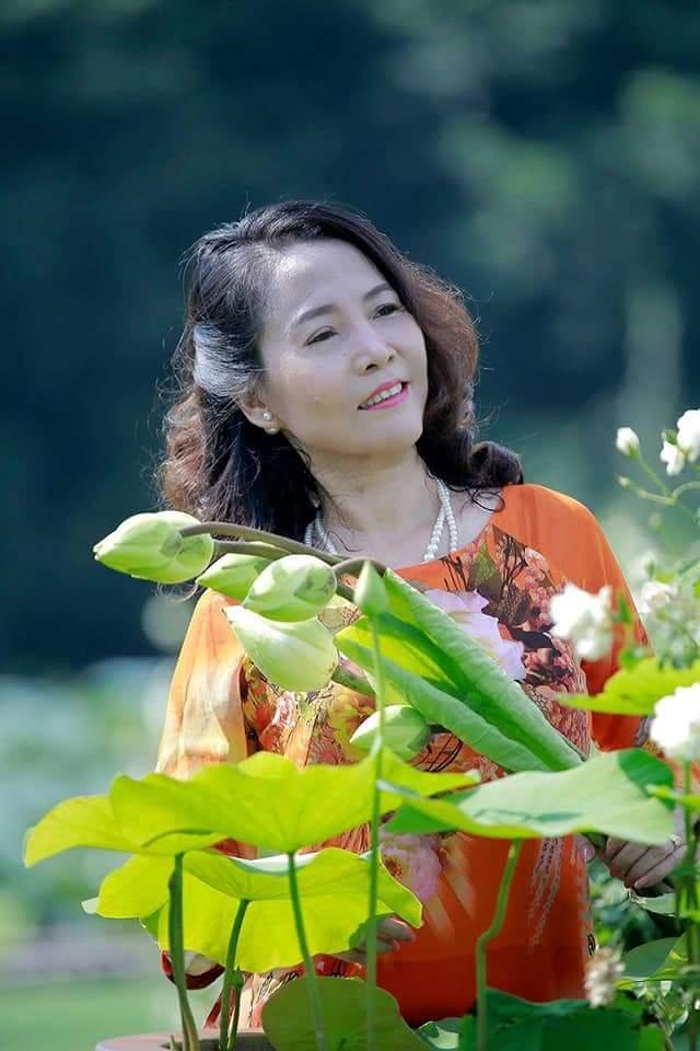 Ảnh chân dung nhà thơ Trần Diệu Hương
