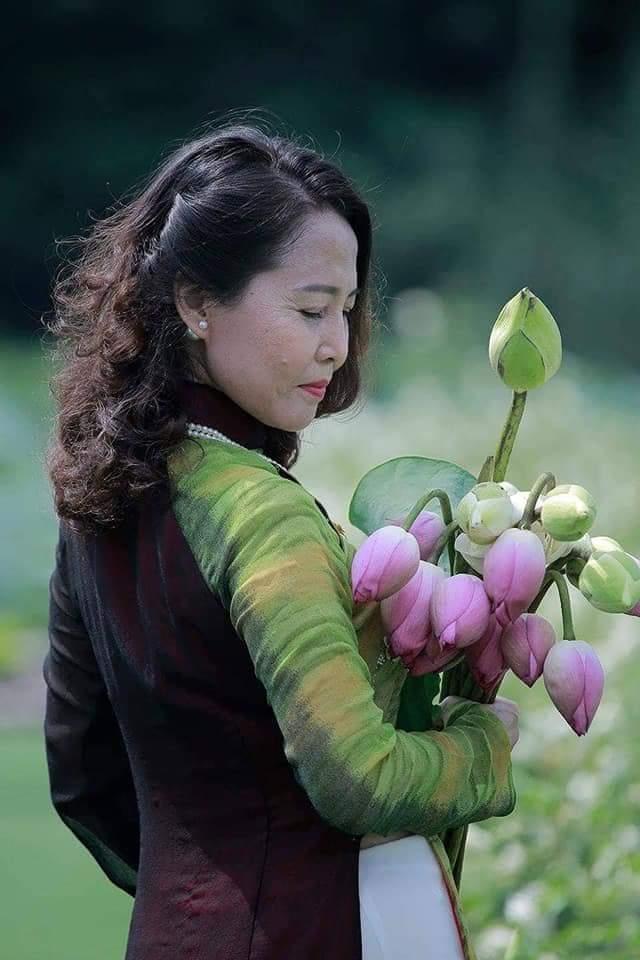 Ảnh chân dung nhà thơ Trần Diệu Hương
