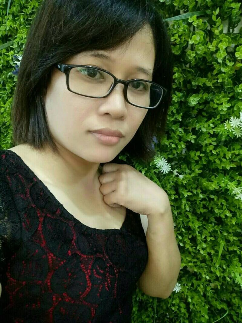 Ảnh chân dung nhà thơ Dạ Quỳnh