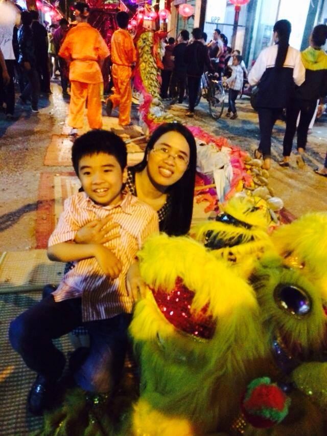 Cô giáo Bùi Thị Quế Anh và con trai