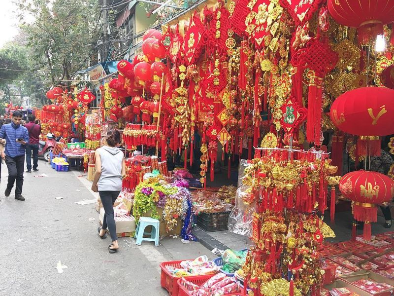 Với xuân Hà Nội