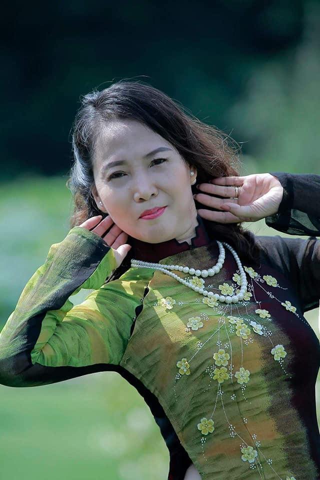 Ảnh chân dung nhà thơ Trần Diệu Hương