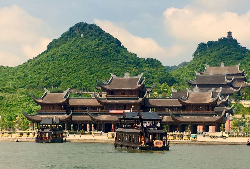 Bài thuyết minh về chùa Tam Chúc số 4