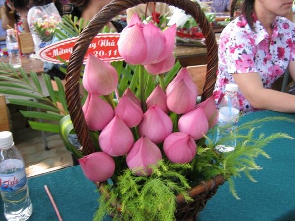 Bài thuyết trình cắm hoa ngày 20/11 với chủ đề: 