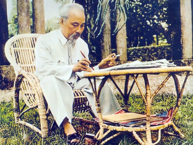 Hồ Chí Minh - Tấm gương sáng về có chí thì nên