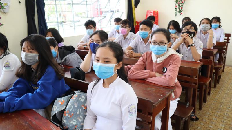 Bài văn cảm nghĩ về ngày đầu tiên bước vào trường THPT số 1