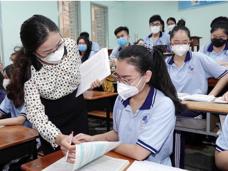 Bài văn cảm nghĩ về ngày đầu tiên bước vào trường THPT số 6