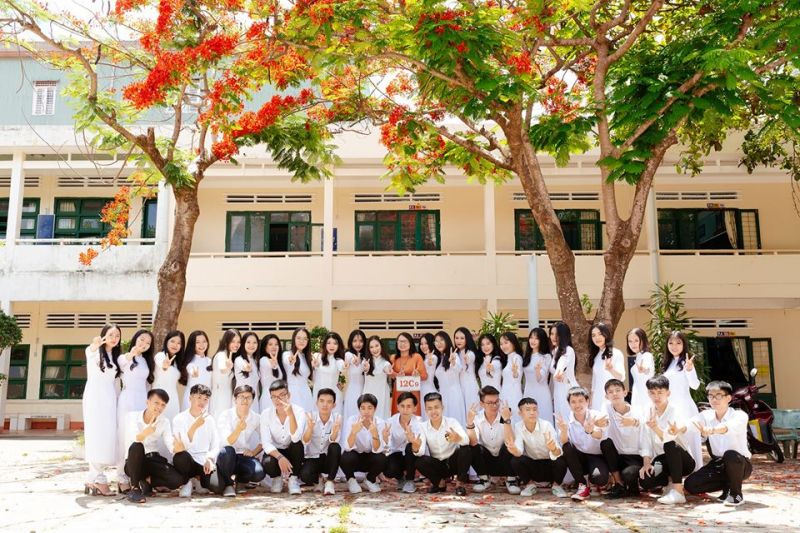 Bài văn cảm nghĩ về ngày đầu tiên bước vào trường THPT số 9