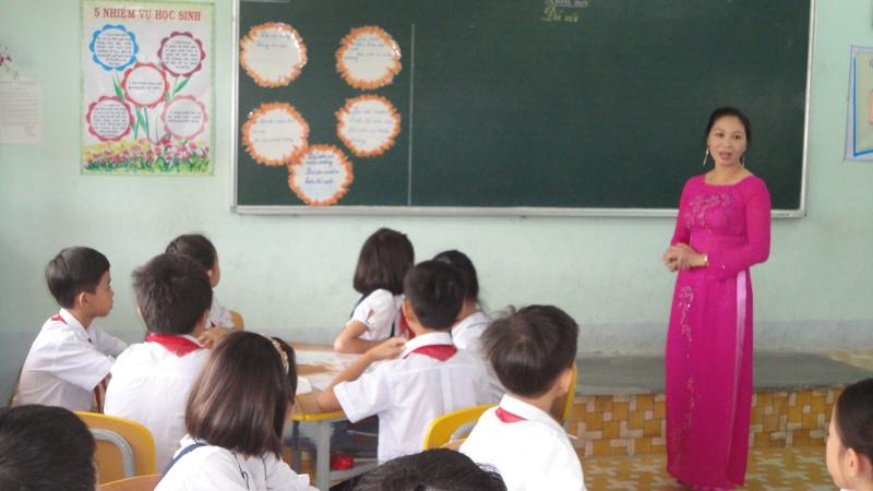 Bài văn tả hình ảnh thầy cô giáo đang say sưa giảng bài số 5