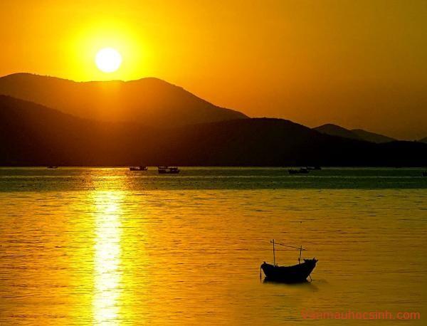 Bài văn phân tích 2 khổ thơ đầu bài 