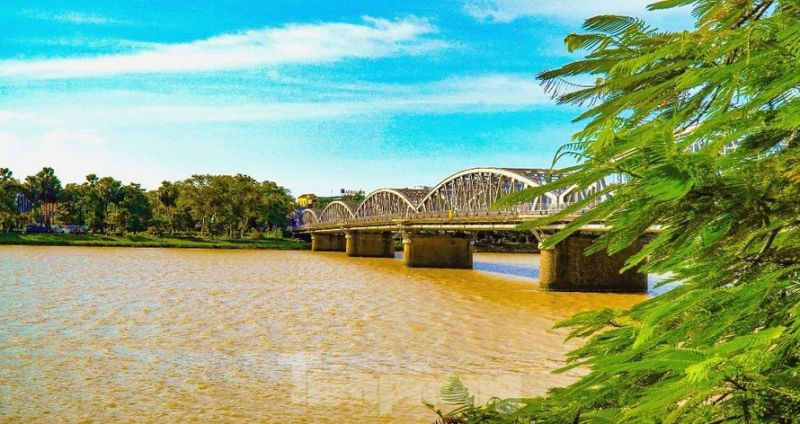 Phân tích vẻ đẹp sông Hương trong 