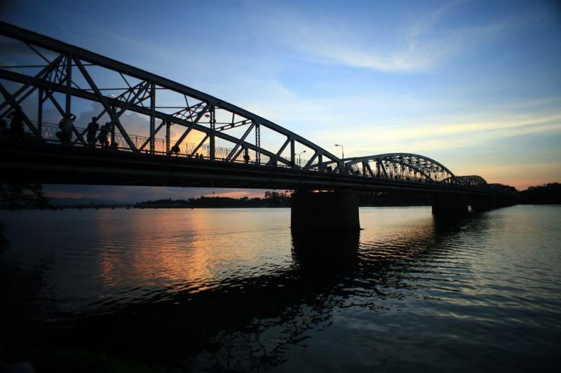 Phân tích vẻ đẹp sông Hương trong 