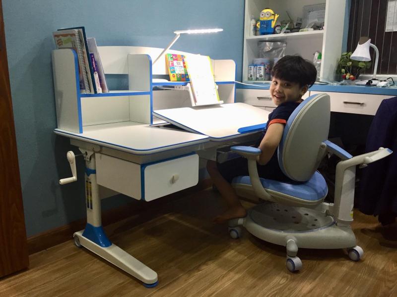 Bài văn tả cái bàn học số 13