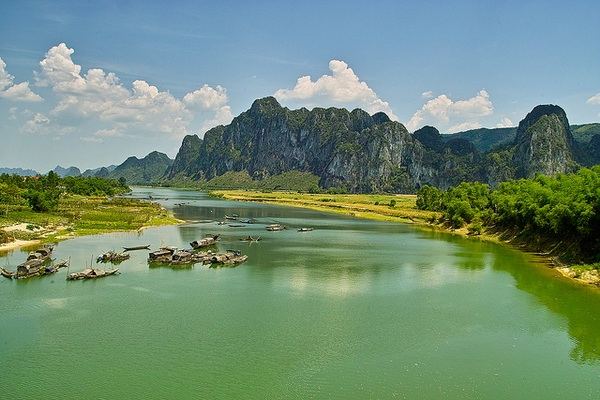 Hình ảnh dòng sông quê hương luôn khắc khoải mãi trong tâm trí em