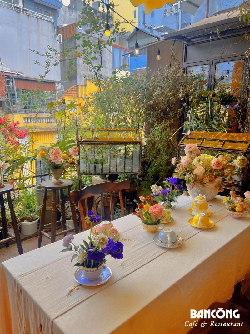 Ban Công Bistro