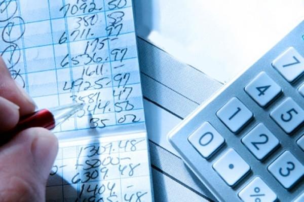 Nên ghi chép lại để có thể cân đôi chi tiêu