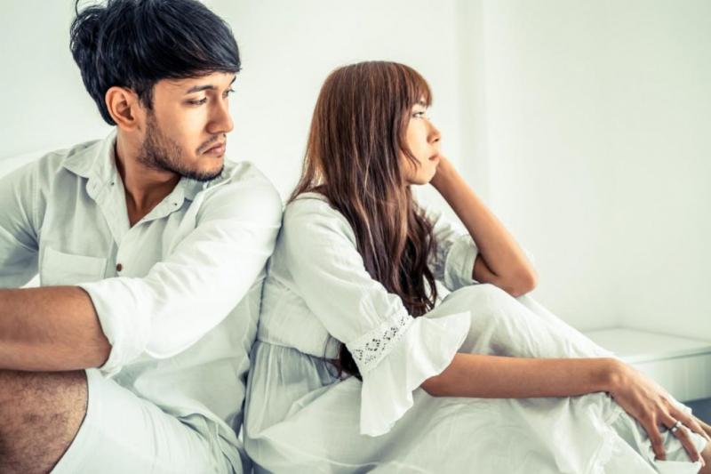 Bạn không được là chính mình khi ở bên người ấy