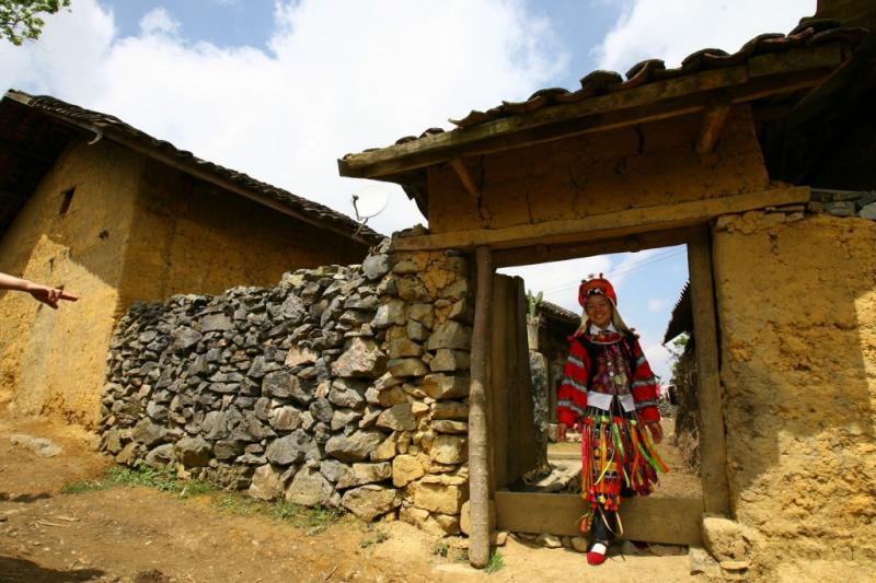 Bản Lô Lô Chải