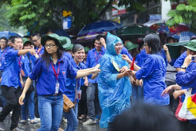 Những người bạn xa lạ đến từ nhiều nơi nhưng đều chung lý tưởng cao đẹp đó là giúp đỡ cộng đồng.