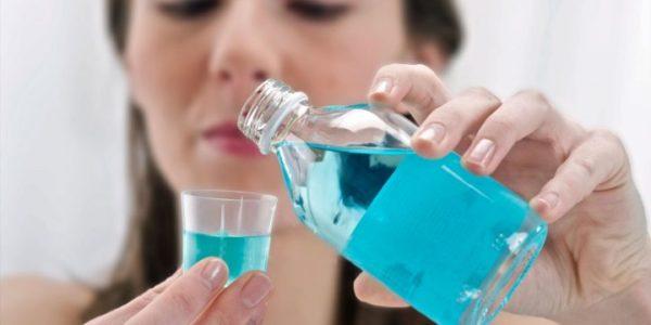 Bạn sử dụng nước súc miệng