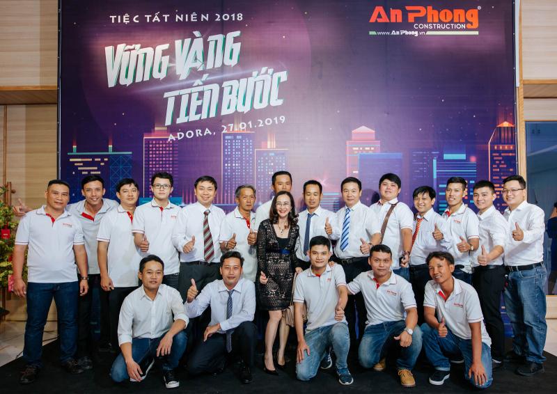 Băng rôn tiệc cuối năm nhận diện thương hiệu