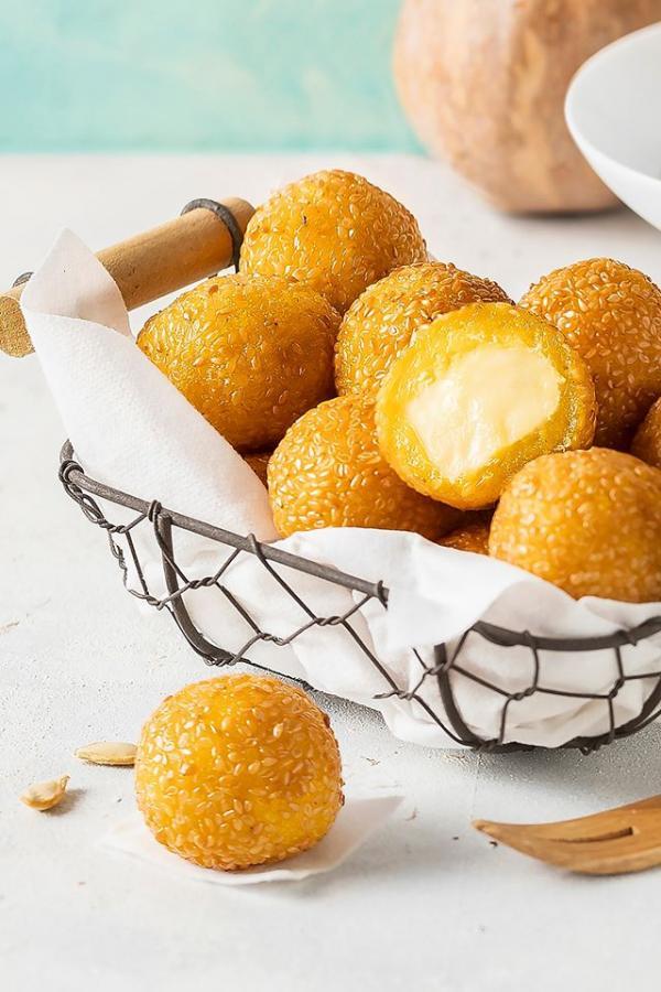 Bánh bí đỏ nhân phô mai tan chảy