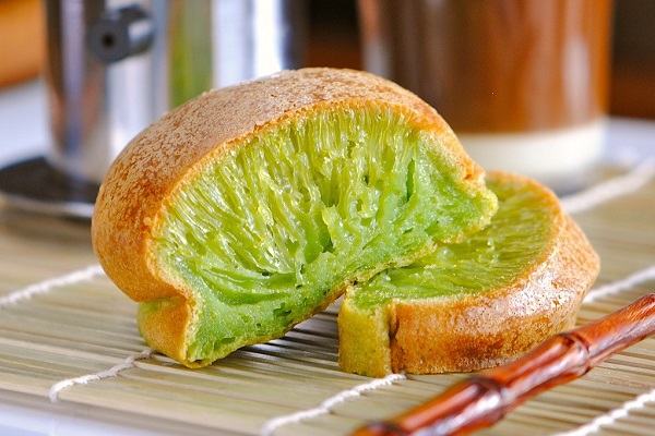 Bánh bò nướng lá dứa
