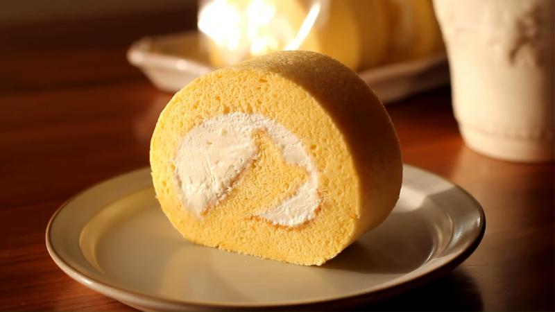 Bánh bông lan cuộn kem