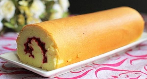 Bánh bông lan cuộn mứt thơm