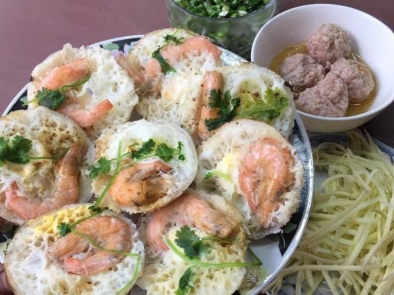 Quán bánh căn Chị Gái