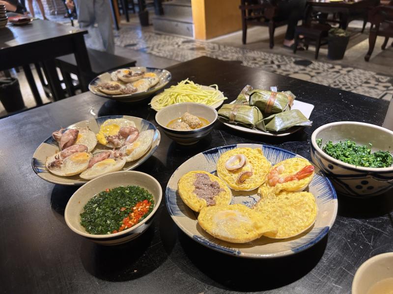 Bánh căn Tháng Năm