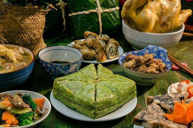 Bánh chưng là món ăn không thể thiếu trong mâm cơm ngày Tết