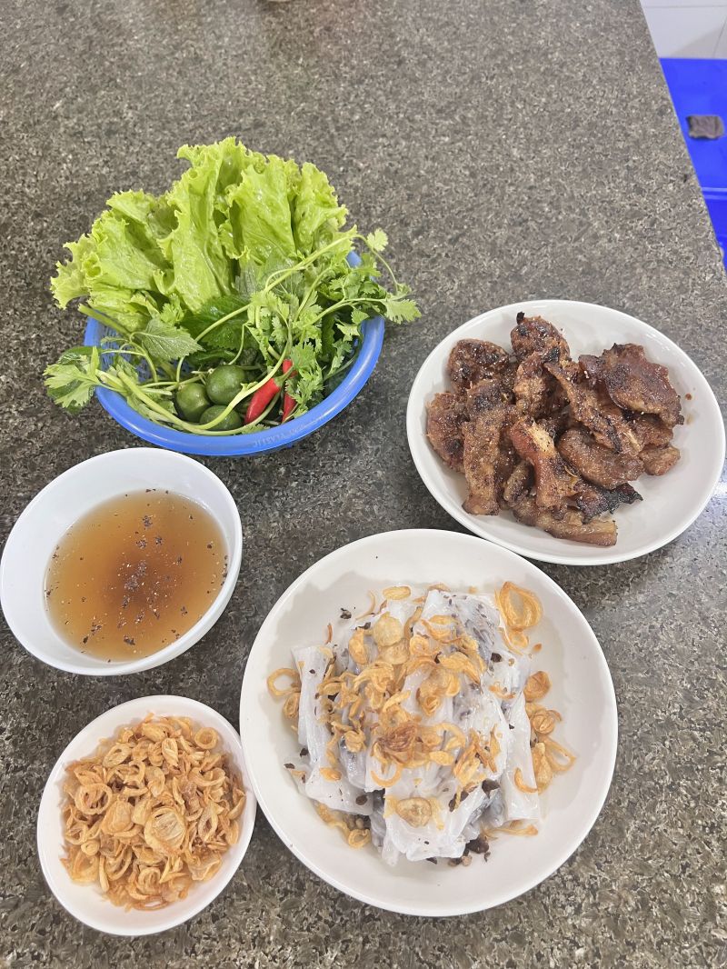 Bánh cuốn nóng Cô Oanh