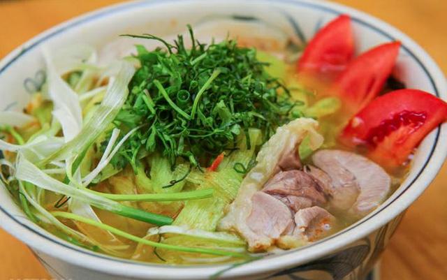 Nước hầm chân giò đặc biệt ngon và lạ miệng