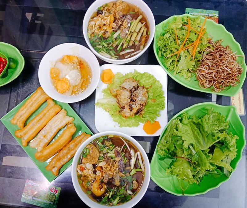 Bánh đa cua bể Bà Cụ 176 Lạc Trung HN