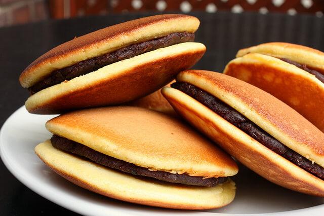 Bánh Dorayaki nhân đậu đen
