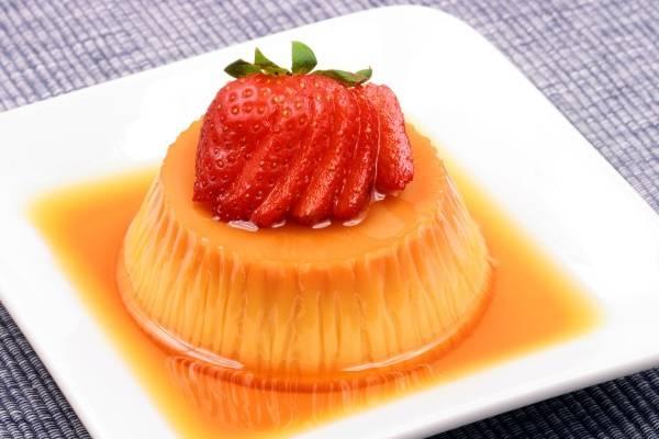 Bánh flan dâu tây