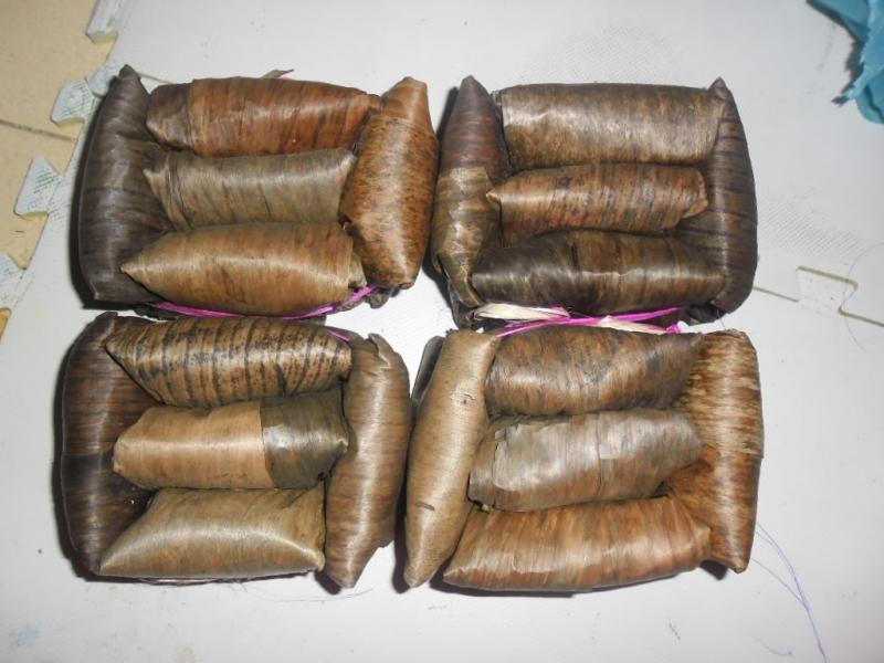 Một cột bánh gai tứ trụ gồm 5 bánh