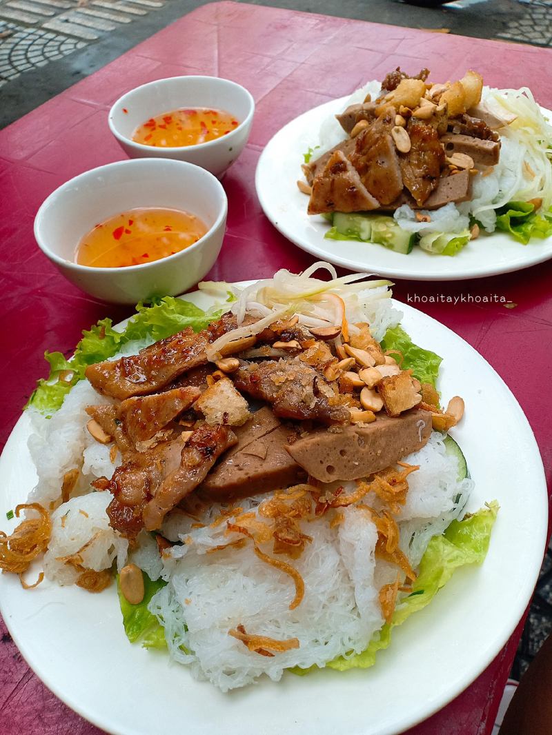 Bánh hỏi thịt nướng giò bò