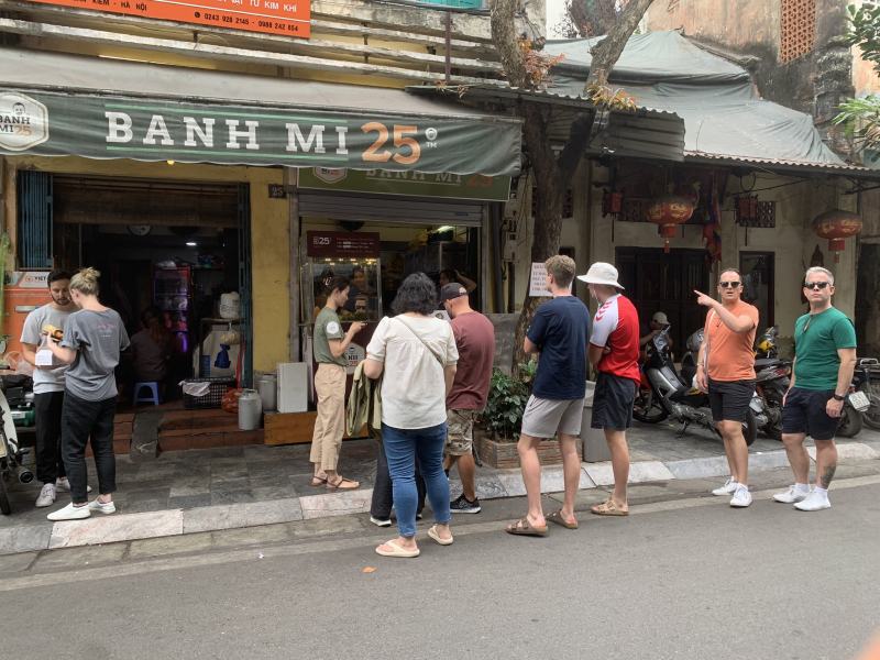 Bánh Mì 25