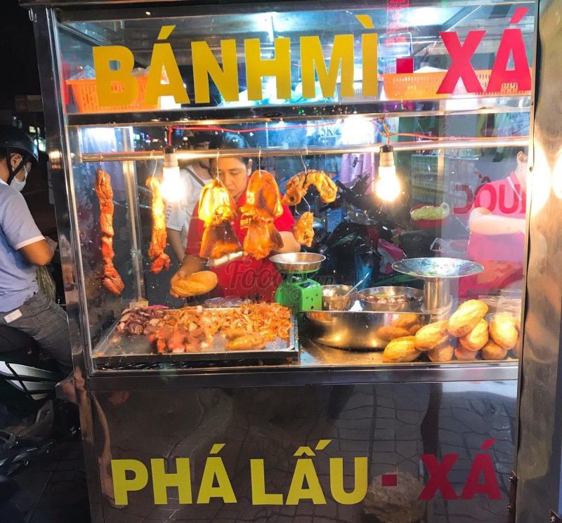 Bánh mì xá xíu, phá lấu A Tân